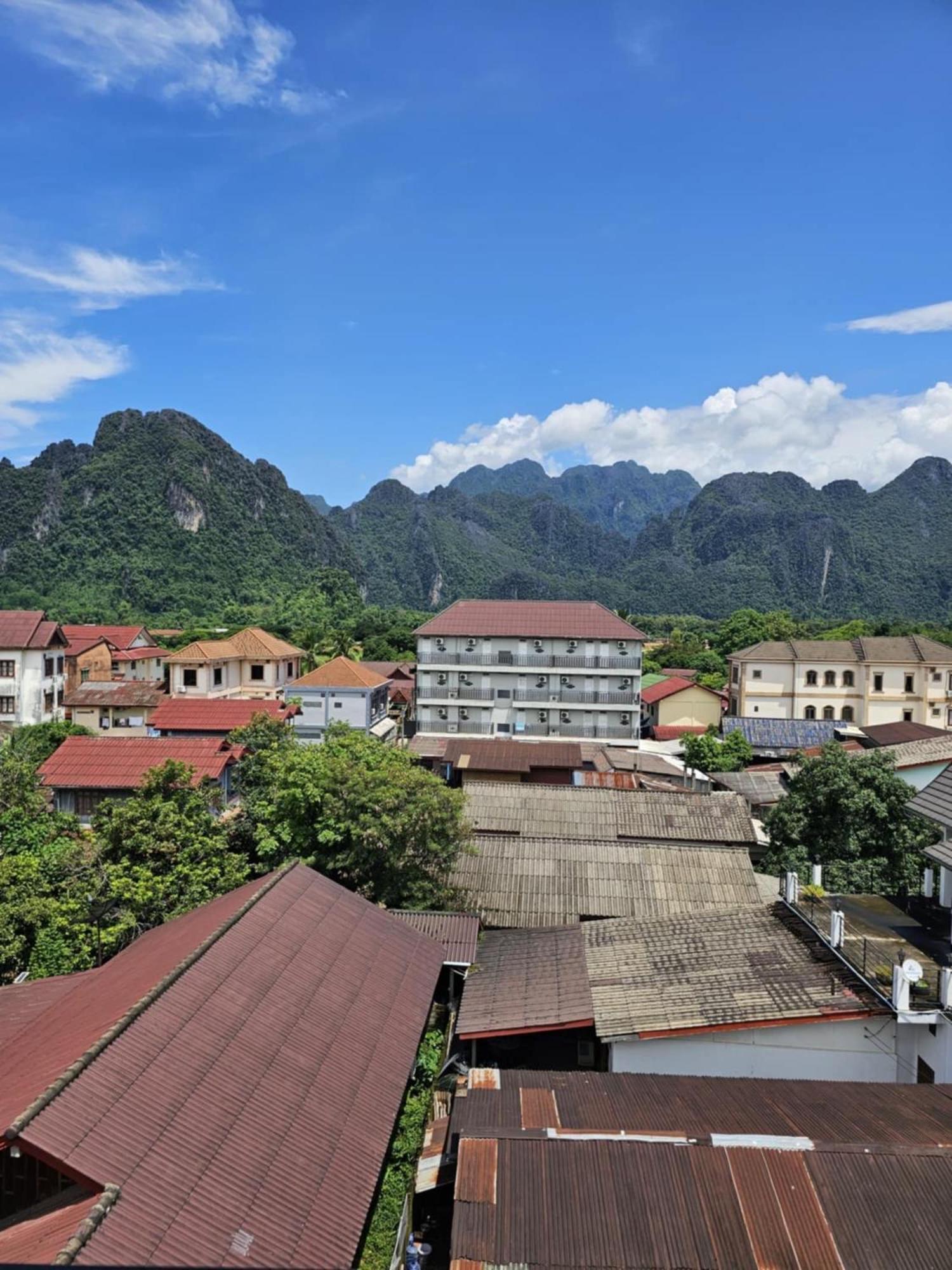 Sky Hotel Vang Vieng Esterno foto