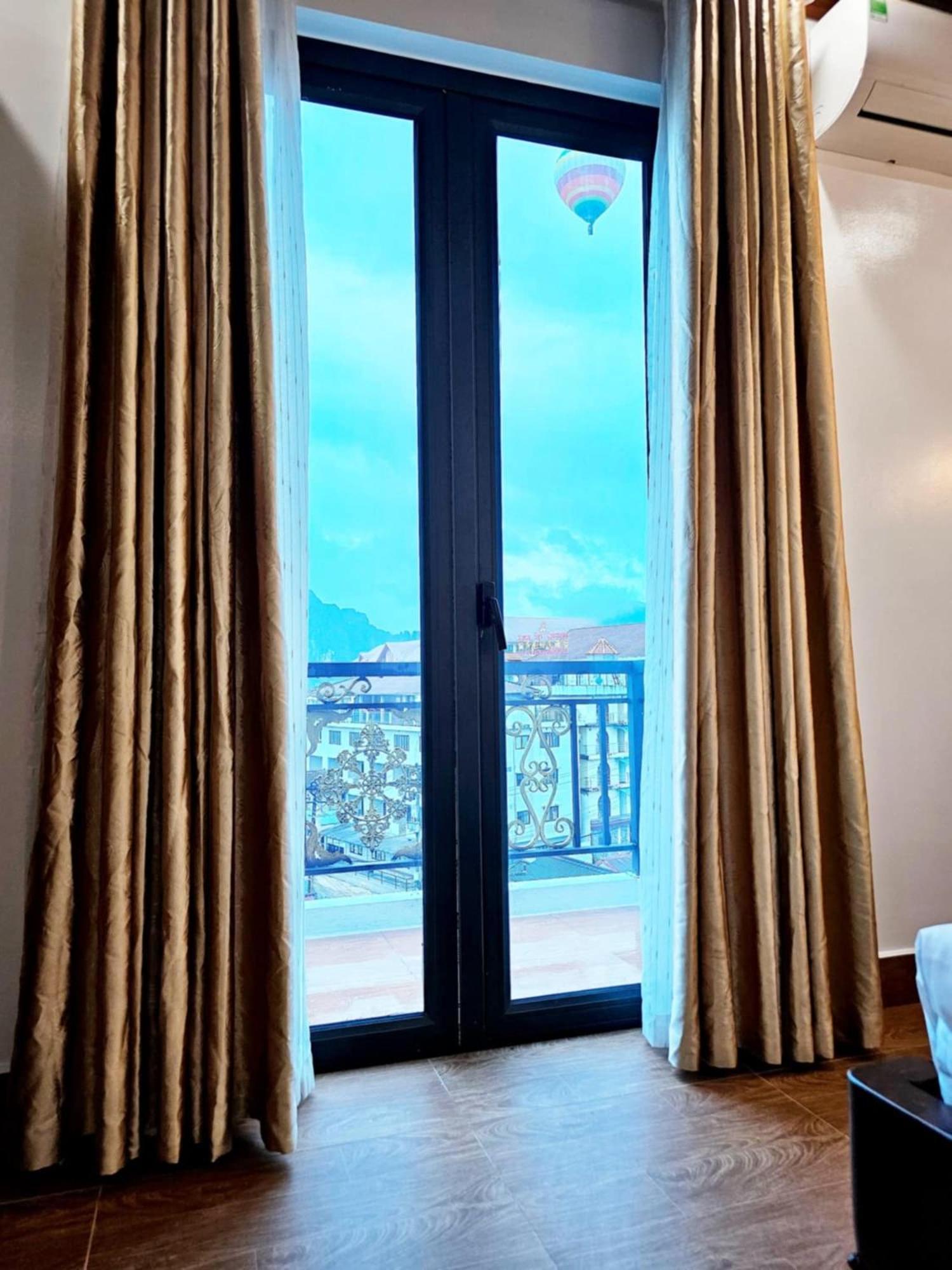 Sky Hotel Vang Vieng Esterno foto