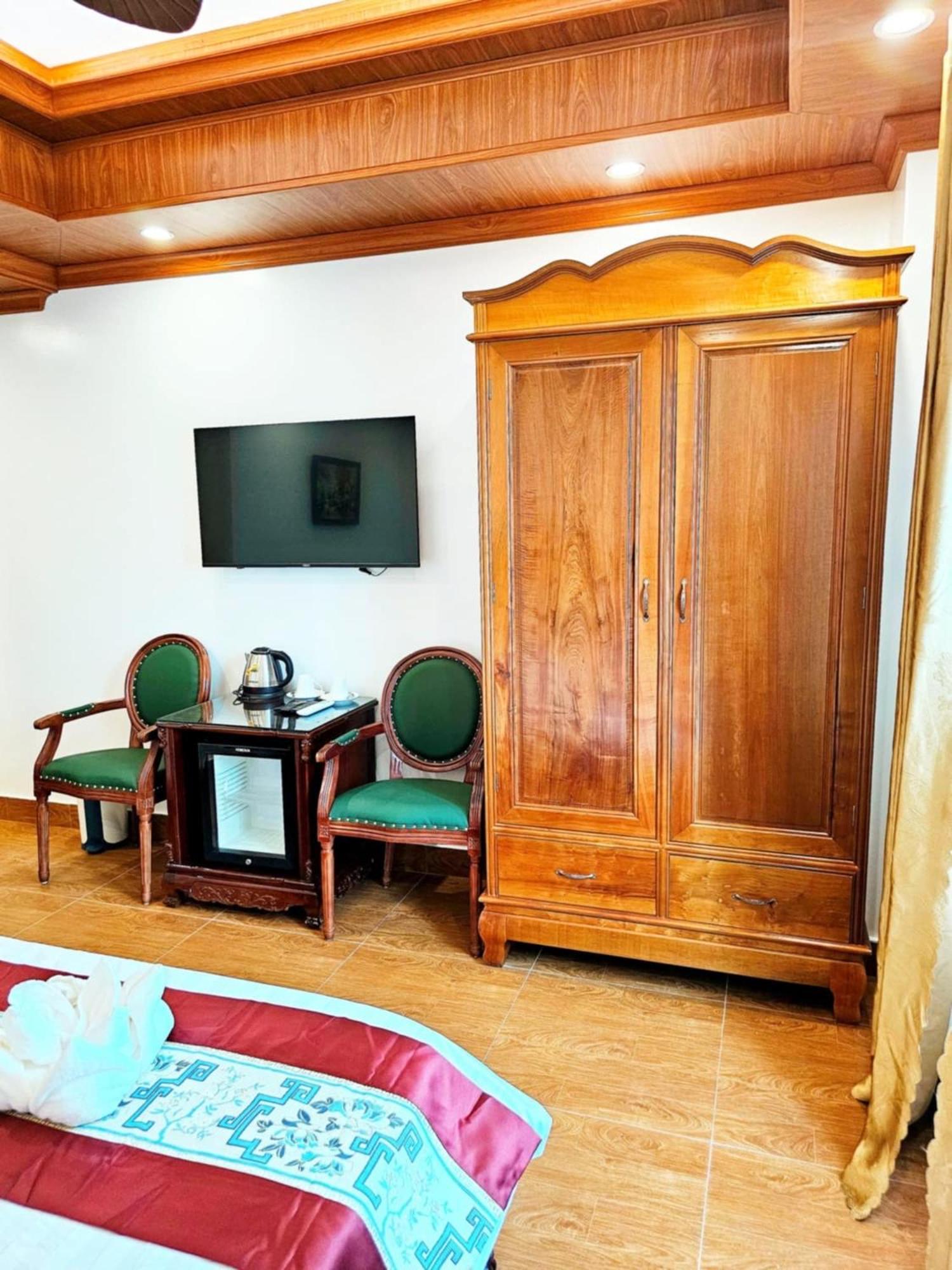 Sky Hotel Vang Vieng Esterno foto