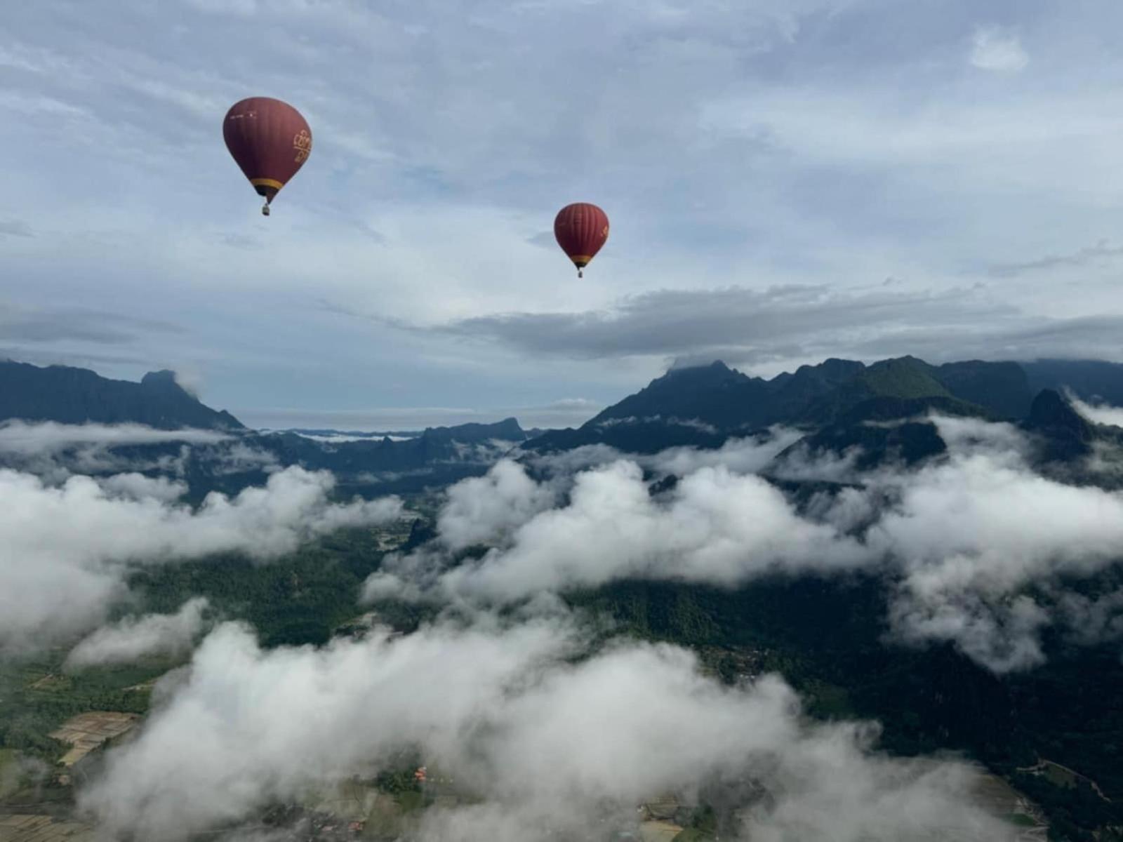 Sky Hotel Vang Vieng Esterno foto